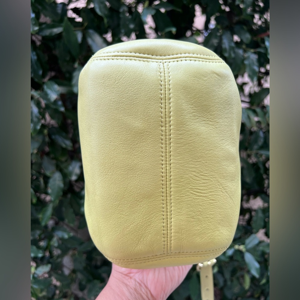 COACH Vintage Belted Soho pouch in leaf (lime green) Leather Bucket Bag - Picture 5 of 13